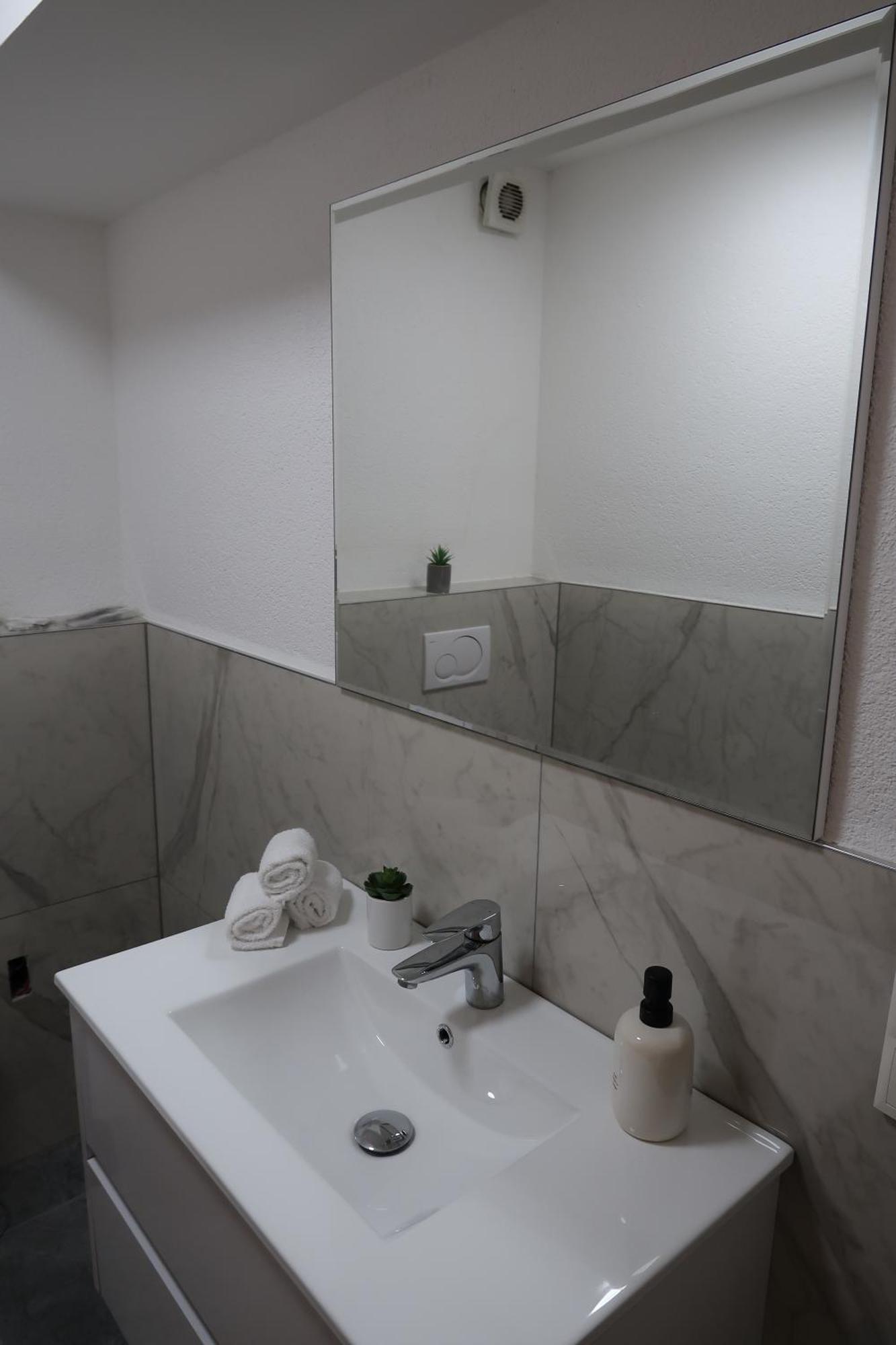Old Apartment Кобленц Екстериор снимка
